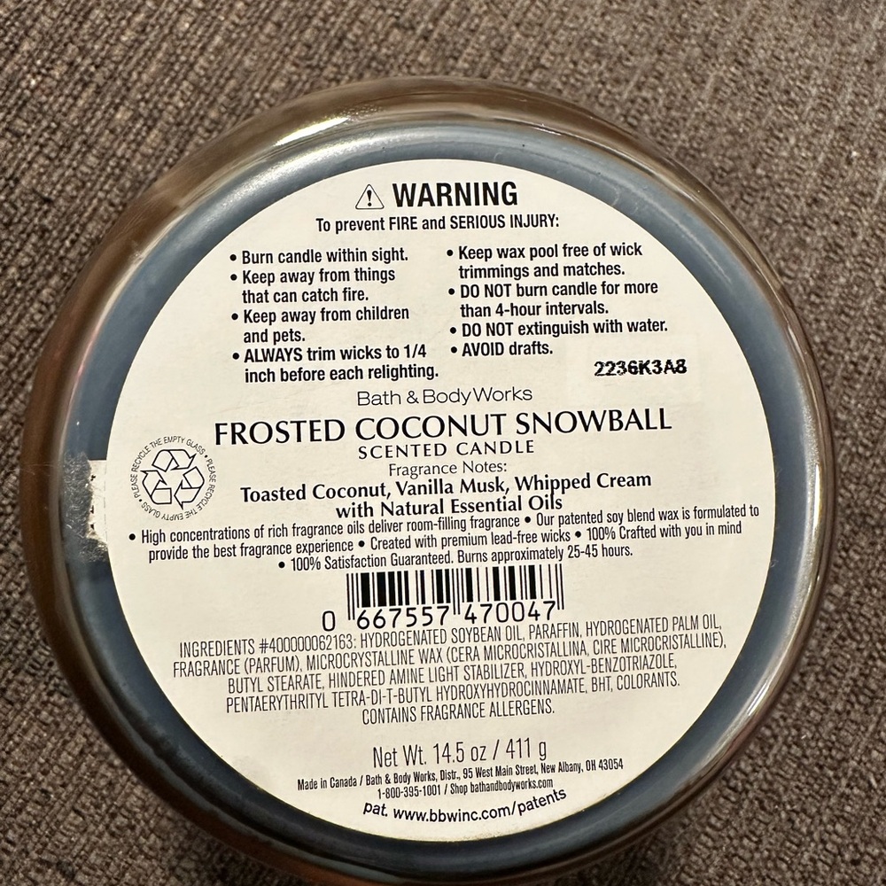Bath & Body Works Frosted Coconut Snowball Scented Candle - Picture 3 of 3
